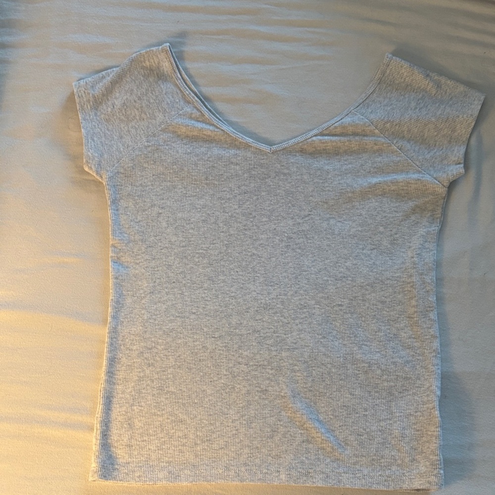 American eagle V-Neck Short Sleeve Top - Light Gray. Large